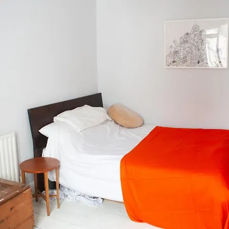 Apartment 2 Bedroom House In Vibrant Easton