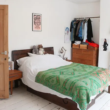 2 Bedroom House In Vibrant Easton